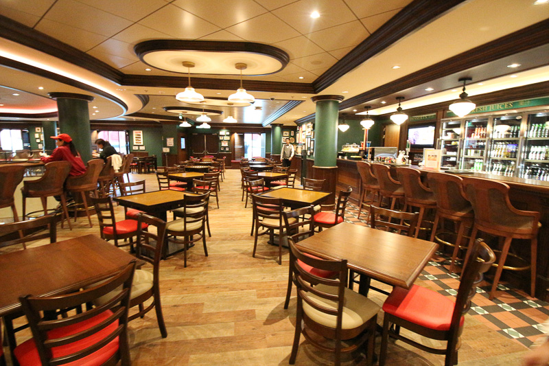 24時間オープンしている軽食やビールのあるバー「レッドライオン」