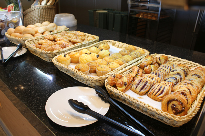 シリアルやパンももちろん多数