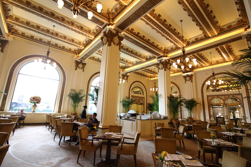 地下のアーケードやロビーでのアフタヌーンティーも魅力的