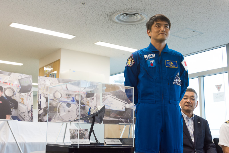 披露された紙飛行機と大西宇宙飛行士