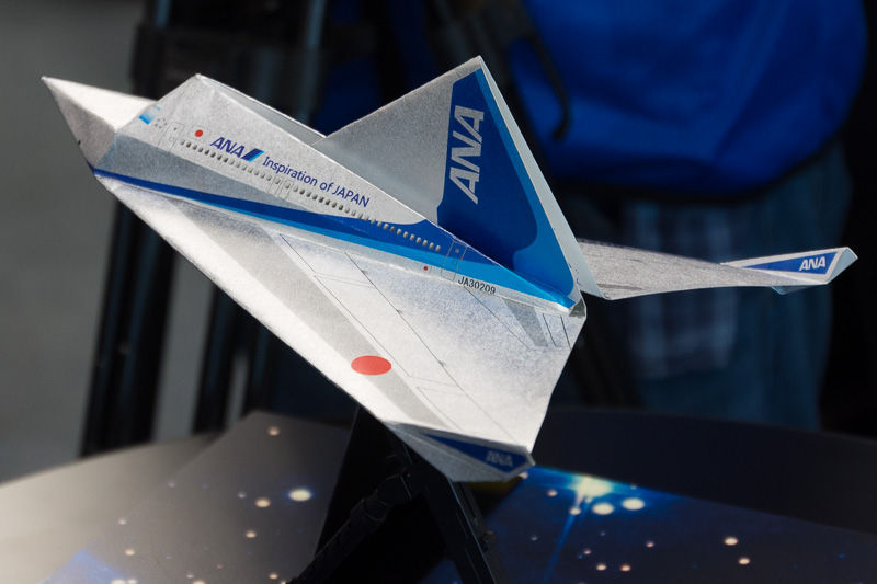 宇宙で飛んだANAデザインの紙飛行機。今後の展示などは未定という