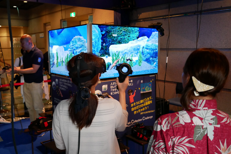 コントローラで周囲の魚を捕り、水槽に投げ入れると、水槽内の魚が増える