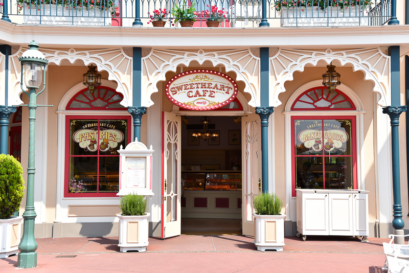 ディズニーキャラクターモチーフのブレッドなどを販売する「スウィートハート・カフェ」