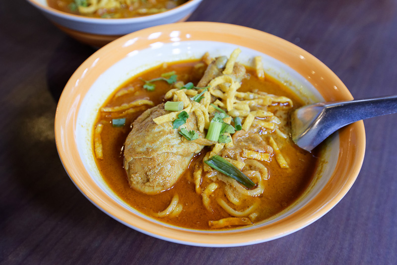 カレーラーメン「カオソーイ・ガイ」。45バーツ