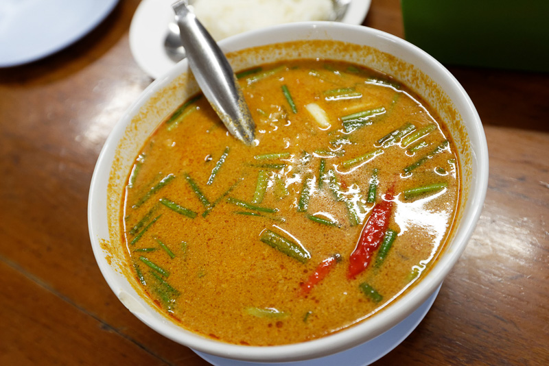 トムヤムクンも注文し、おいしくいただいた