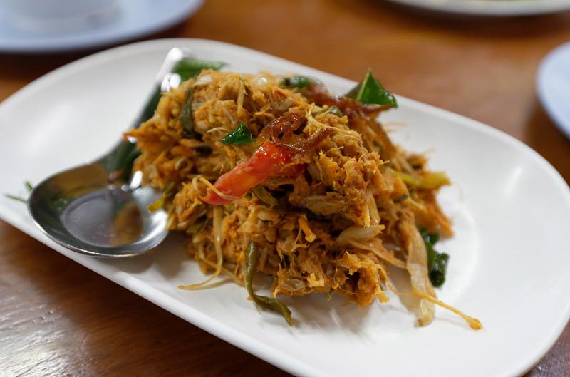 ジャックフルーツの繊維状の果肉がたっぷり使われた、さっぱりしたサラダ。食感や味わいはフルーツっぽくはない