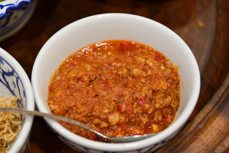 「ナムプリック・オン」。見た目はものすごく辛そうに見えるが、トマトと挽肉の旨味とのバランスが絶妙