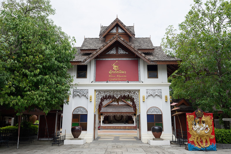 北部料理とともに伝統舞踊も楽しめる「クム・カントーク」。敷地は広大