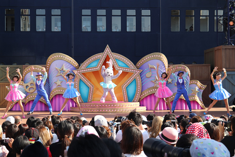 客席も一緒にダンスして会場が一体に