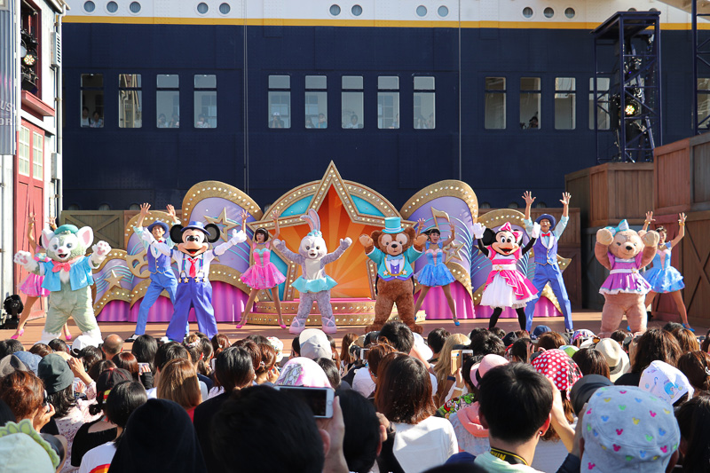 客席も一緒にダンスして会場が一体に