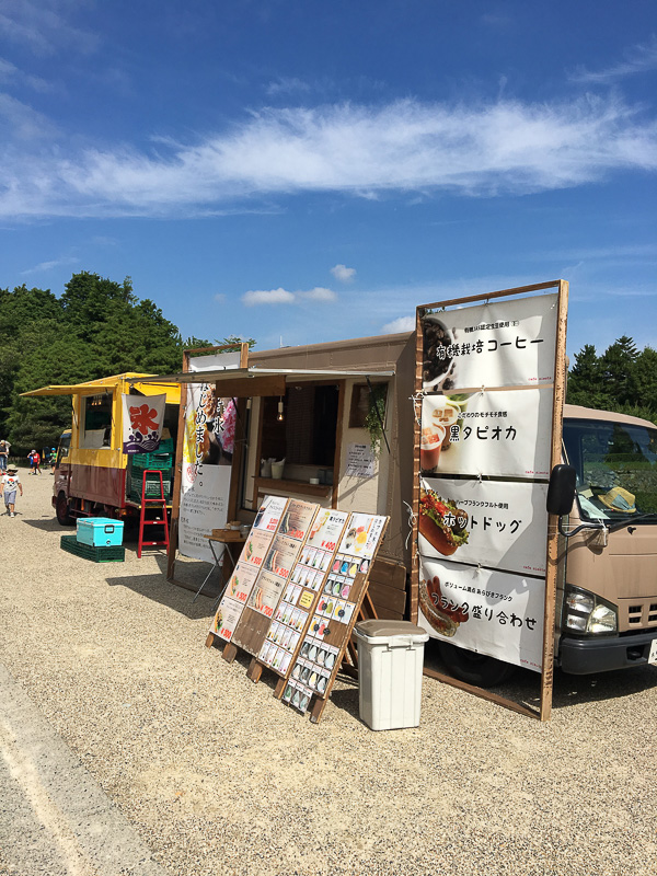 訪ねた日はこんな売店が出ていました