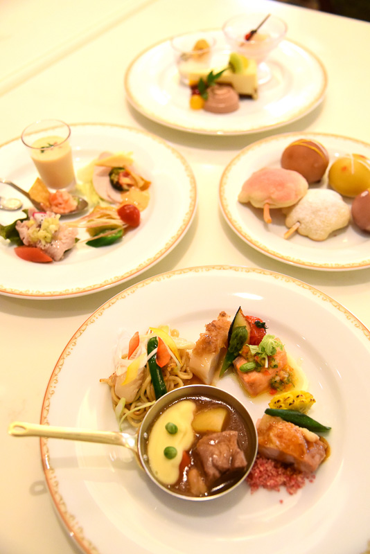 夏野菜をふんだんに使い、パークで楽しんだ後もしっかり味わえるこだわりメニューが盛りだくさん