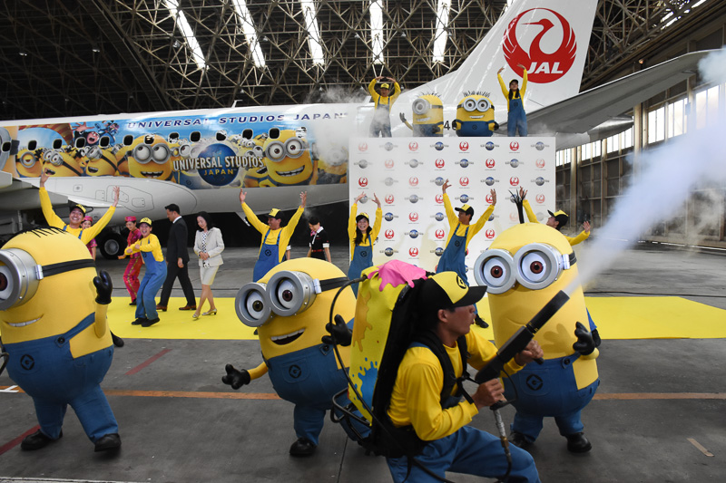 これからフォトセッション、というところでミニオンが乱入！