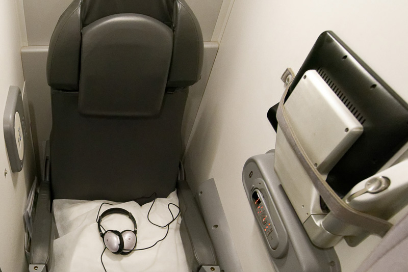 休憩用の座席では機内エンタテイメントシステムも使える