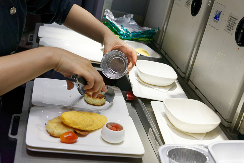 何種類ものメニューそれぞれにきちんとした手順が定められている。料理ごとの調理手順を網羅したガイドブックもあるという