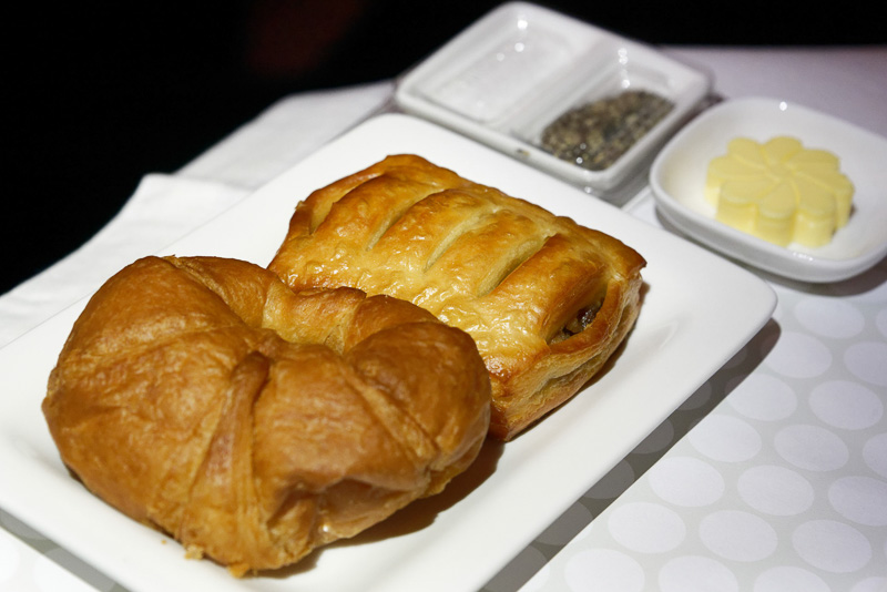 クロワッサンとアプフェルシュトゥルーデル