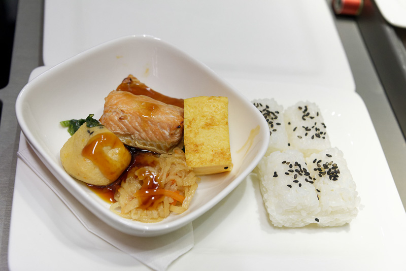 和食は鮭の照り焼き