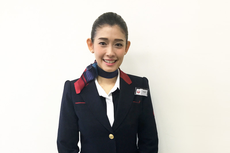 JALバンコクベース所属のCA、Mungmit Kamonthida（ムーミット・カモンチダ）さん