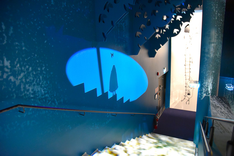 階段には物語のワンシーンを彷彿させるニンニの姿が<BR/>（C）Moomin Characters<sup>TM</sup>