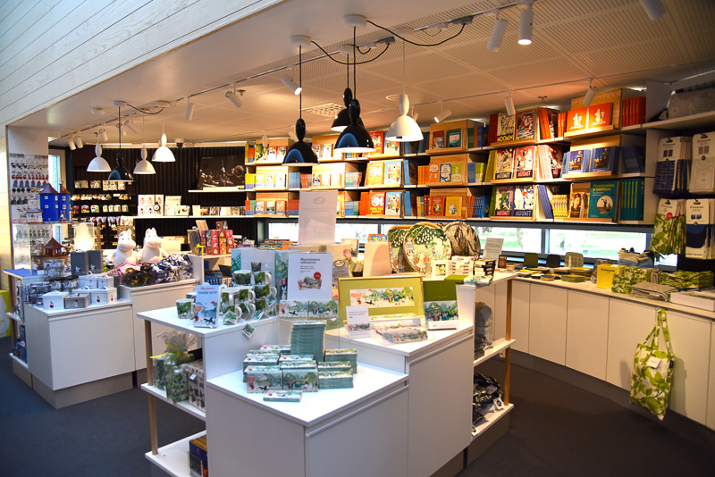 ミュージアムショップのエントランスにはお勧めグッズが並ぶ<BR/>（C）Moomin Characters<sup>TM</sup>
