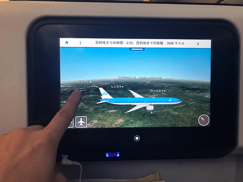 操縦室、右側窓、左側窓とビューを変えて楽しめる