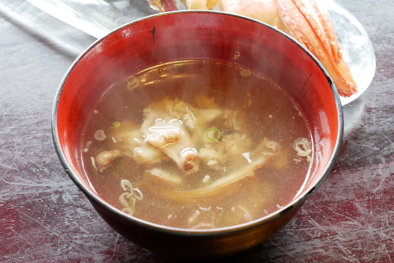 アラ汁は飲み放題。こちらもうれしいサービスだ