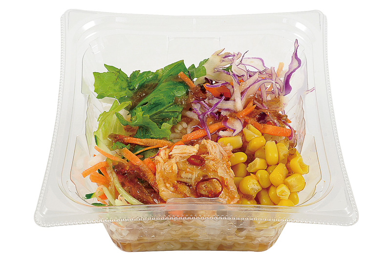 「蒸し鶏とこんにゃく麺のサラダ（黒酢たまねぎドレ）」（360円 ※仙台エリアでも販売）