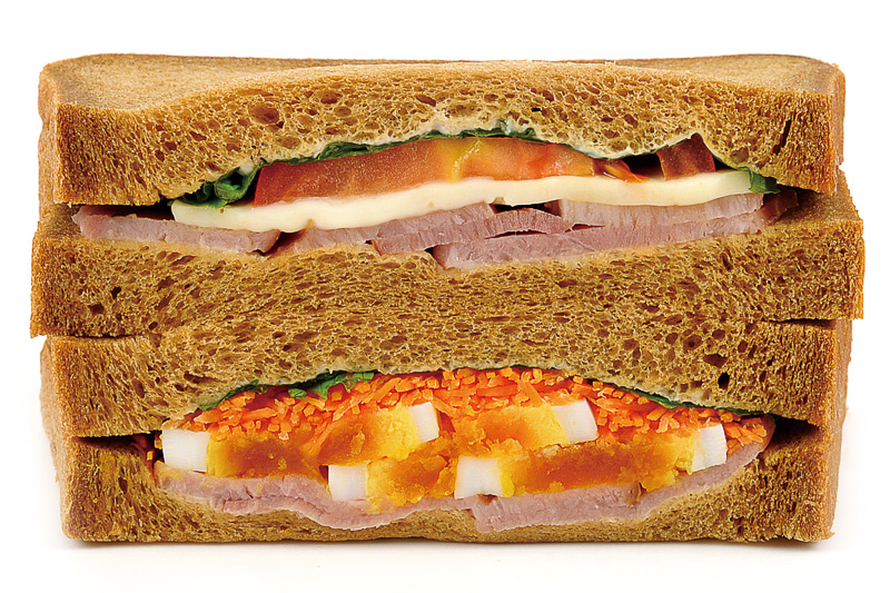 「カフェサンド（ベーコンと緑黄色野菜のパワーサラダ）」（370円）