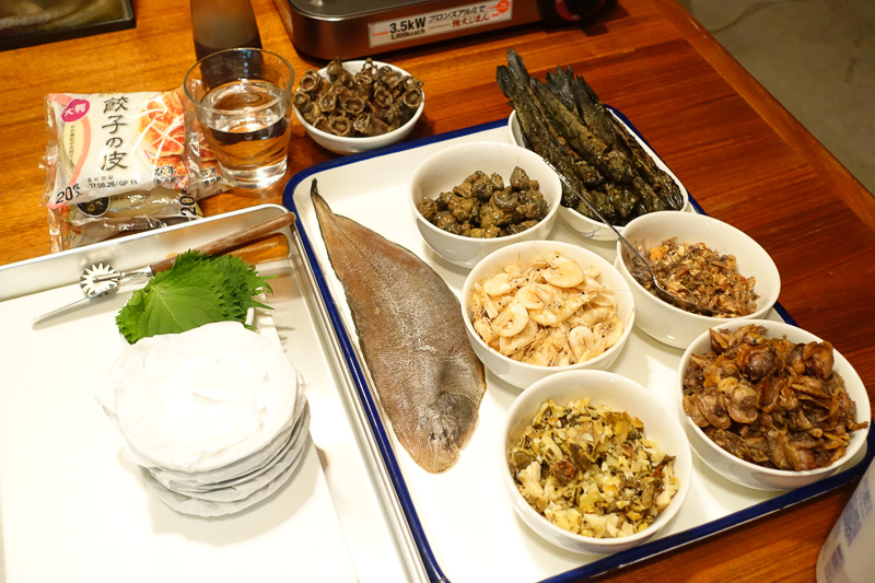 有明海の7種の食材で特別な餃子を提供する