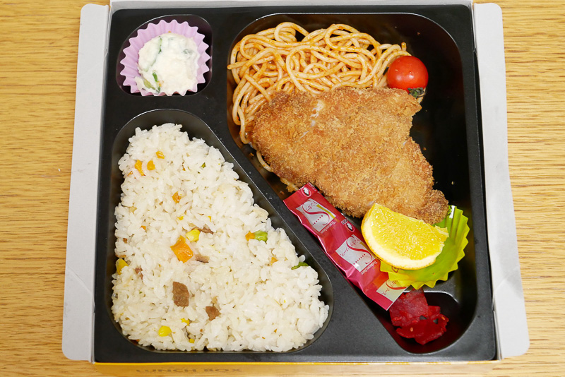 ピラフ、スパゲッティナポリタン、とんかつと、トルコライス王道の組み合わせだ