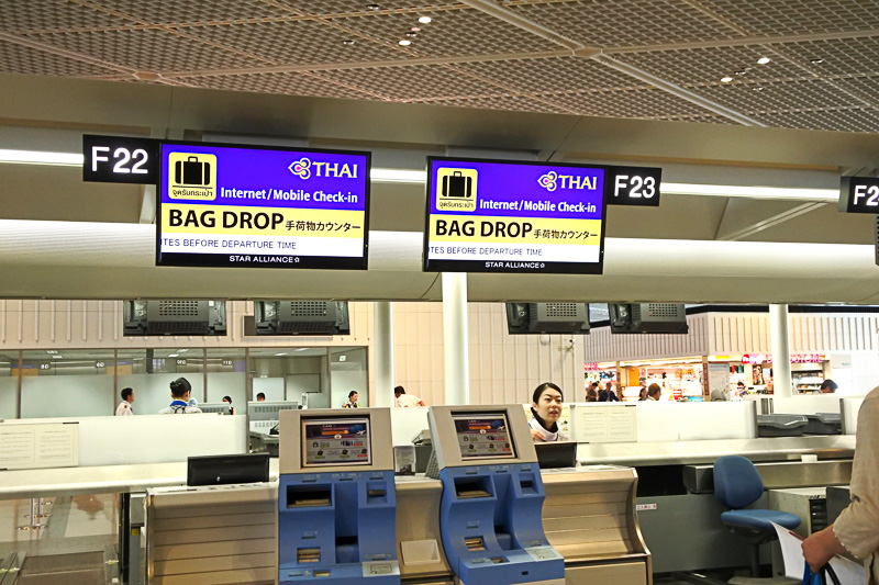 インターネット経由でチェックイン済みのため、チェックインの行列を横目にスムーズに荷物を預けることができた