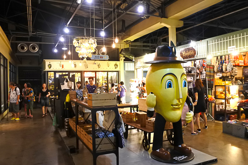 タイの人気店「Mango Tango」で「Mango Aloha」をオーダー。マンゴーのゴロッと大きめの果肉がうれしい