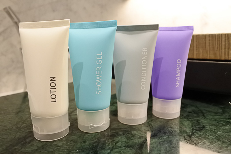 シャンプーやコンディショナーなどはアメニティ用のボックスに一式用意されている