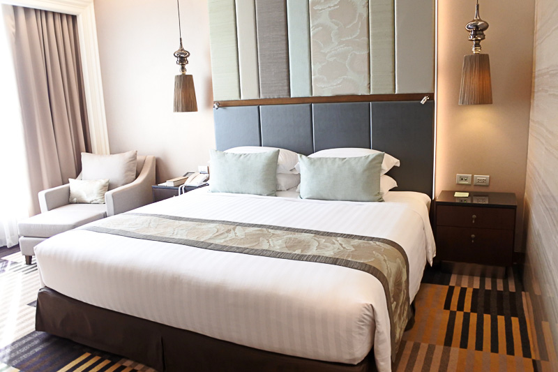 「デラックス・スイート・ルーム」は、リビングルームやバスルームがとにかく広く、部屋で過ごしたくなるつくり