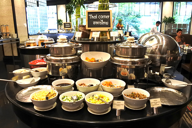 朝食ではタイ料理をはじめ和風、洋風と選べる