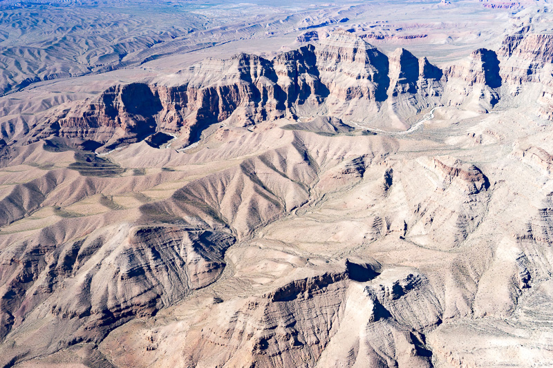 少しずつ、浸食による起伏が見えてくる