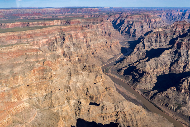 コロラド川沿いのグランド・キャニオン。雄大な風景に圧倒される