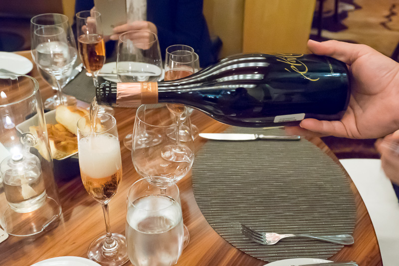 ワインは発泡系「ドメーヌ・シャンドン エトワール ロゼ（Domaine Chandon etoile Rose）」。カリフォルニアにあるナパバレーのもの