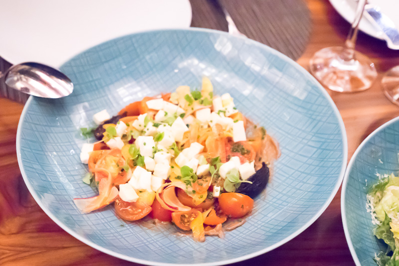 トマトとチーズのサラダ