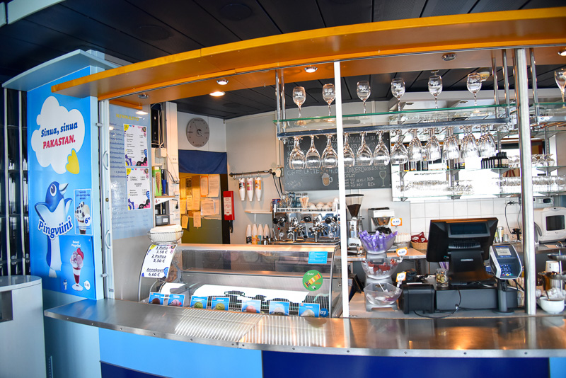 売店ではアイスクリームやブレッド類などを用意