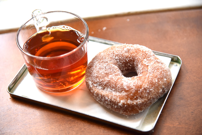 ムンッキと紅茶をオーダー