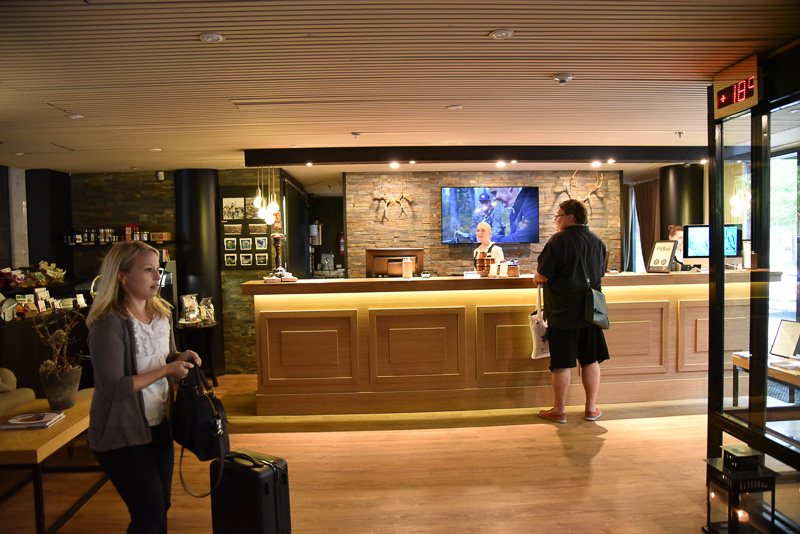 ロビー周辺も温かみのある雰囲気