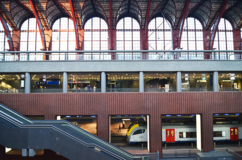 ホームは4層構造