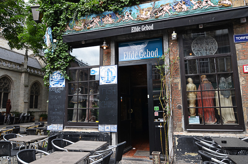 なんだか怪しい雰囲気じゃありませんか