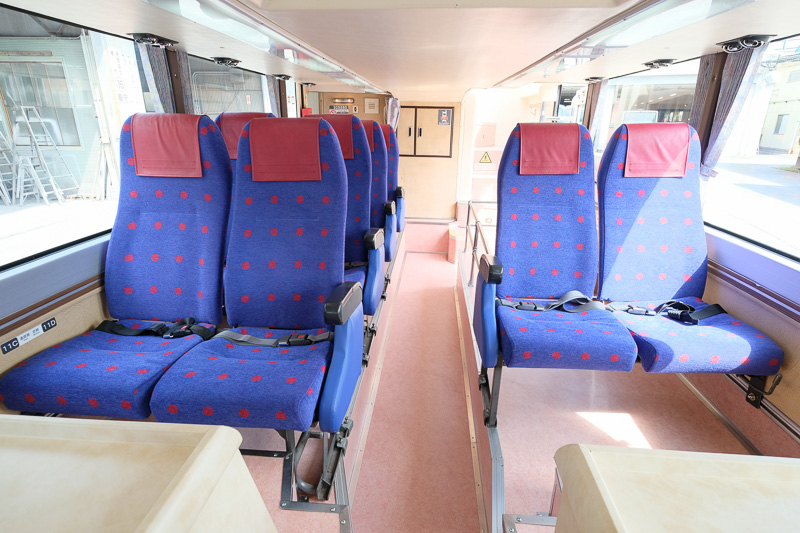 京急2100形で使われているものと同じ生地を使用した1階席のシート