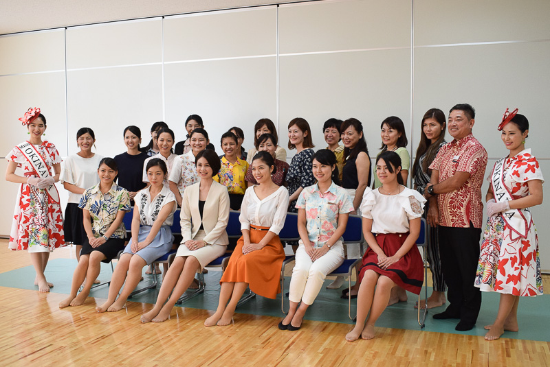 最後に全員揃って記念撮影。美しい座り方、立ち方もさっそく実践していた