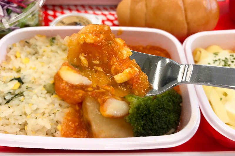 中華のメインディッシュ「マイルドエビチリ 翡翠ライス添え」は子供でも食べられるマイルドな辛さ。後味がしつこくないのも特徴