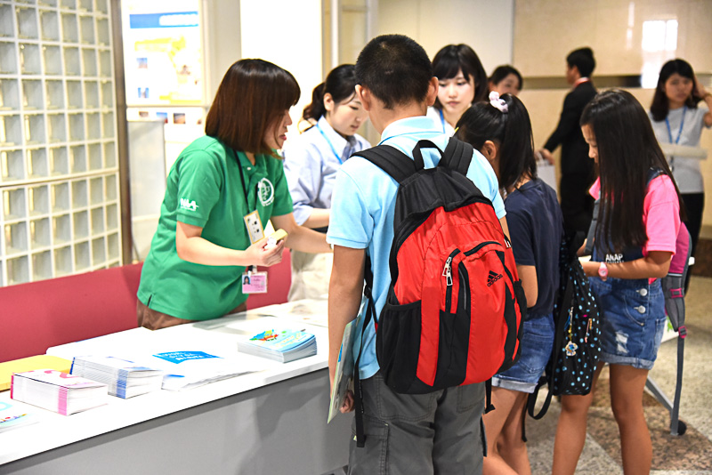 集合時間になると参加者たちが続々と集合し始めた