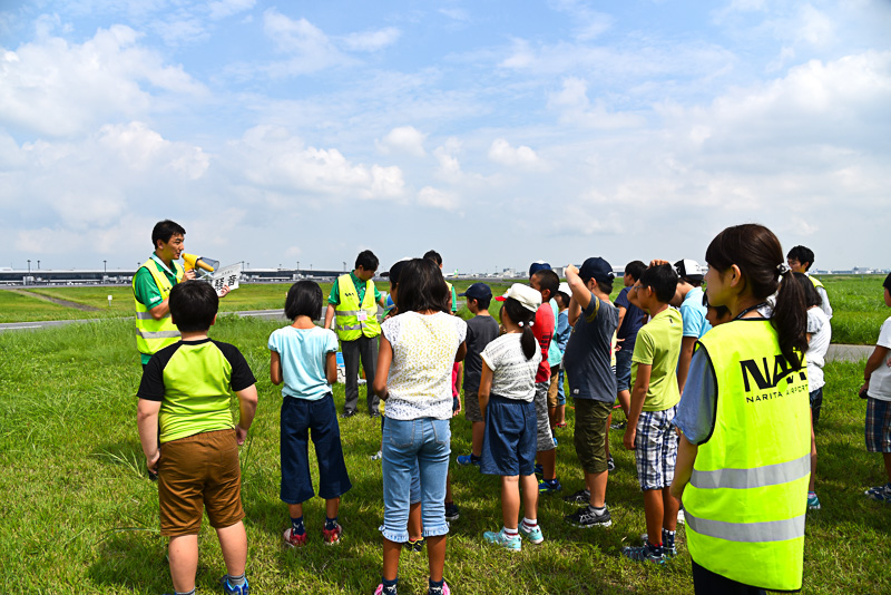 プログラムの冒頭では「騒音とは？」と共生・用地部門地域共生部所属の今井氏が解説