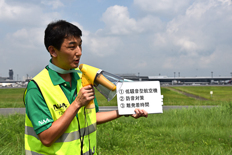プログラムの冒頭では「騒音とは？」と共生・用地部門地域共生部所属の今井氏が解説
